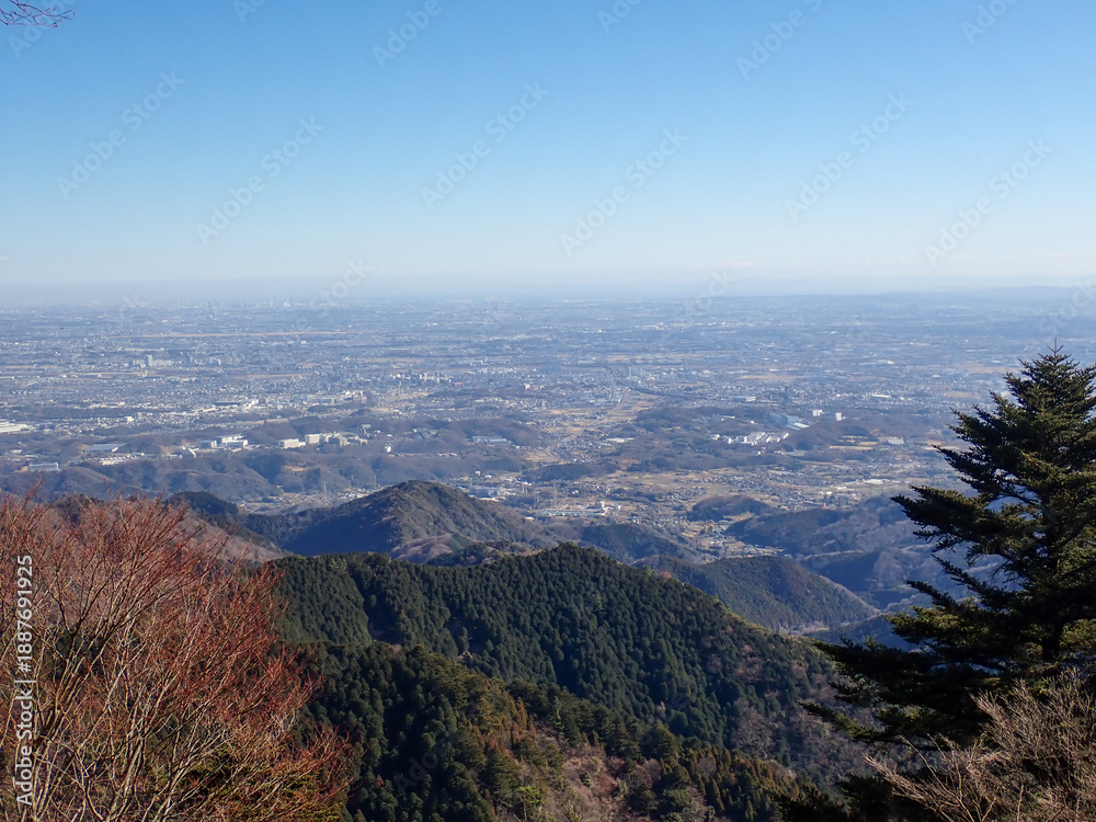Fototapeta premium The hiking trail from Tsuchiyama Pass via Mount Oyama to Hadano Station