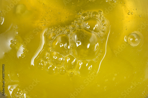 Cuadro en lienzo A detailed macro shot showing the viscous texture and clear surface of raw liqui