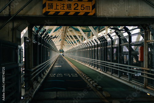 Fotografía shikoku, japan - 3 august 2025 passages for cyclists on the bridges over the Seto Inland Sea in Japan
