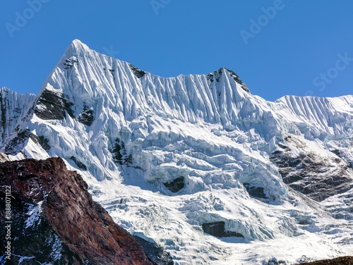 Foto Mountain with ice glacial seracs ice serac