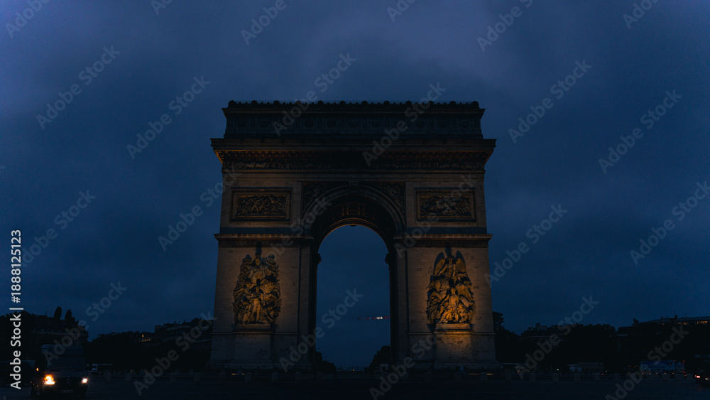 Fototapeta premium arc de triomphe at night