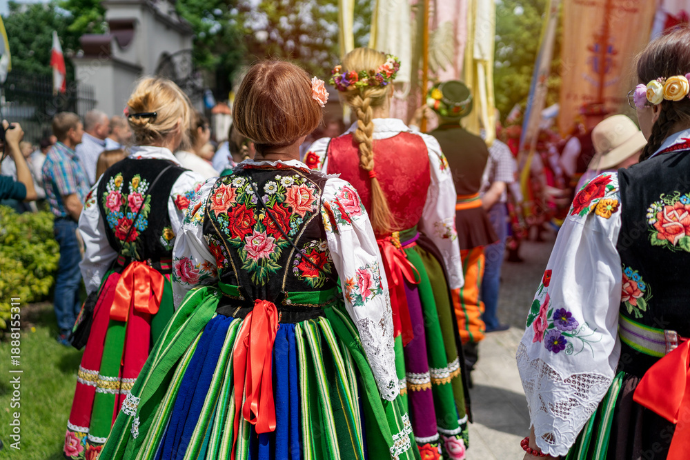 Naklejka premium Women in traditional embroidred Polish folk costumes from Masovia region at Łowicz Corpus Christi procession 