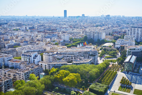 Photos Panoramic aerial view of Paris with green trees, residential buildings, and Mont