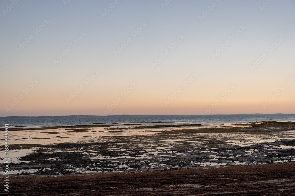 Fototapeta premium sunset over the sea