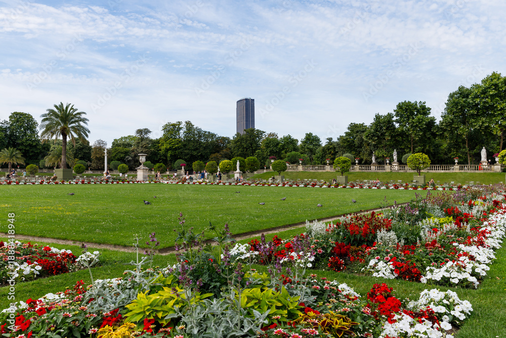 Obraz premium View of the Tour Montparnasse from the Luxembourg Gardens. 