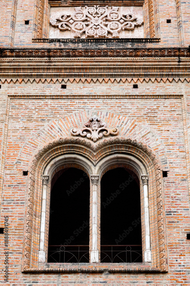 Obraz premium Ventanal de la Catedral de la Inmaculada Concepción en Cuenca - Ecuador 