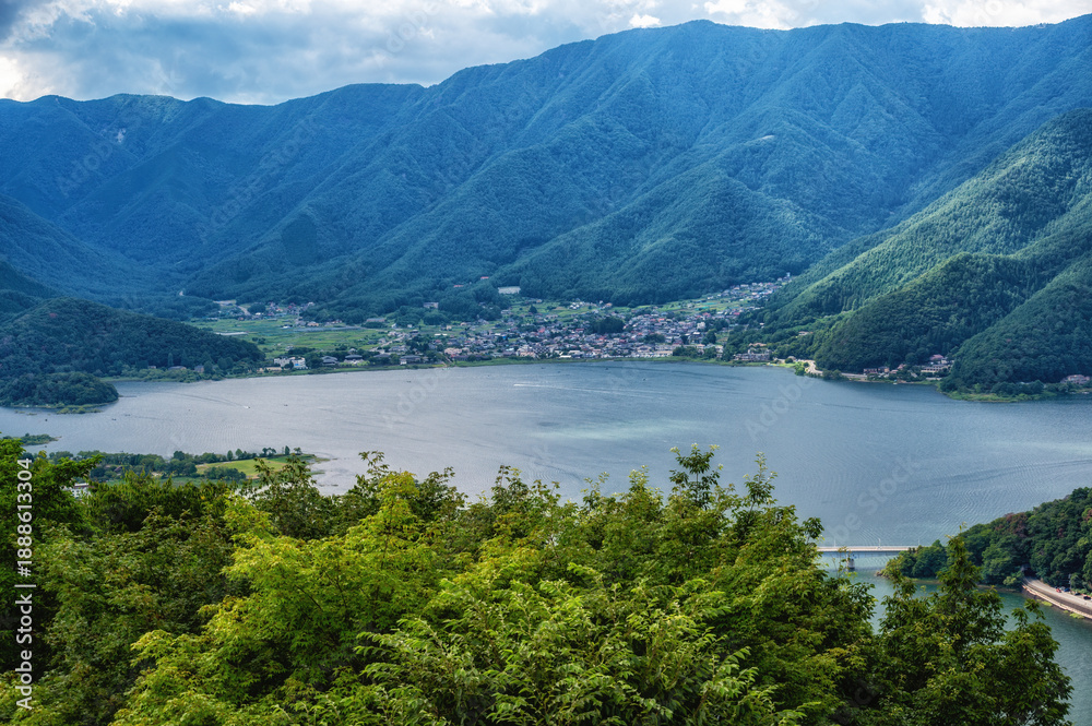 Fototapeta premium Scenery of Lake Kawaguchiko in Yamanashi Prefecture, Japan
