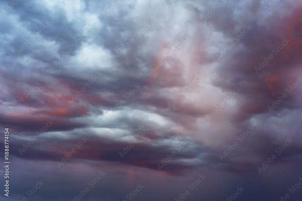 Obraz premium Ciel nuageux un soir d'orage