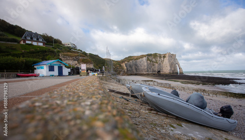Konstfotografi Inflatable boat on a pebble beach near white chalk cliffs