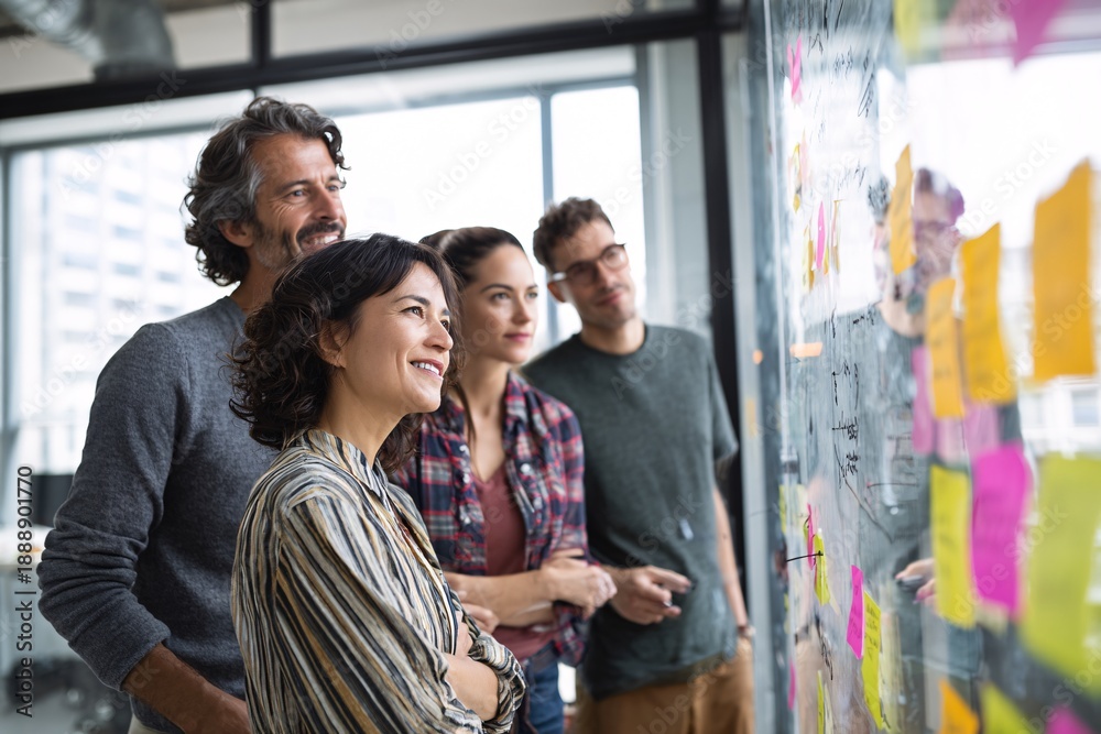 Obraz premium Team collaborating on project with sticky notes in modern office