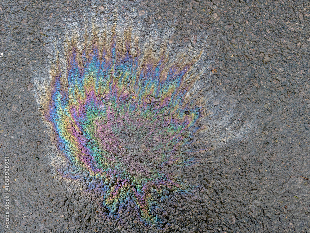 Obraz premium Background of oil spill on asphalt