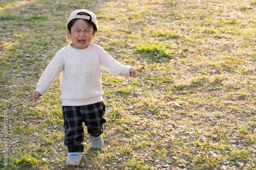 Fotografie 公園で大泣きする幼児