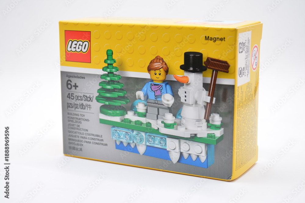 Naklejka premium Lego iconic holiday magnet set in Manila, Philippines