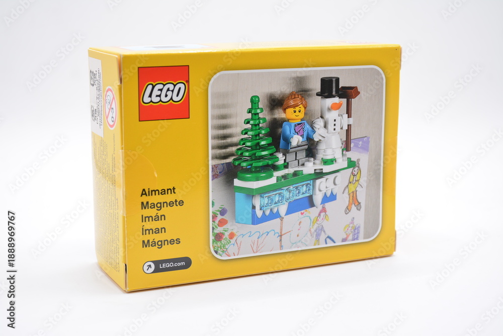 Naklejka premium Lego iconic holiday magnet set in Manila, Philippines