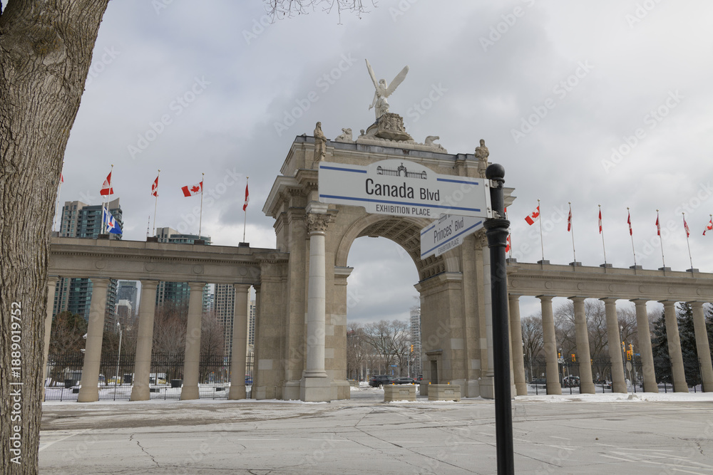 Obraz premium Canadian National Exhibition monumental archway designed by Chapman and Oxley, 1927, called the Princes' Gates, Toronto