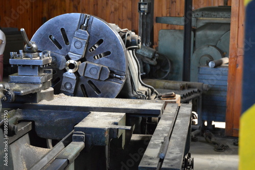 Torno en taller mantenimiento Tren la Trochita, El Maiten