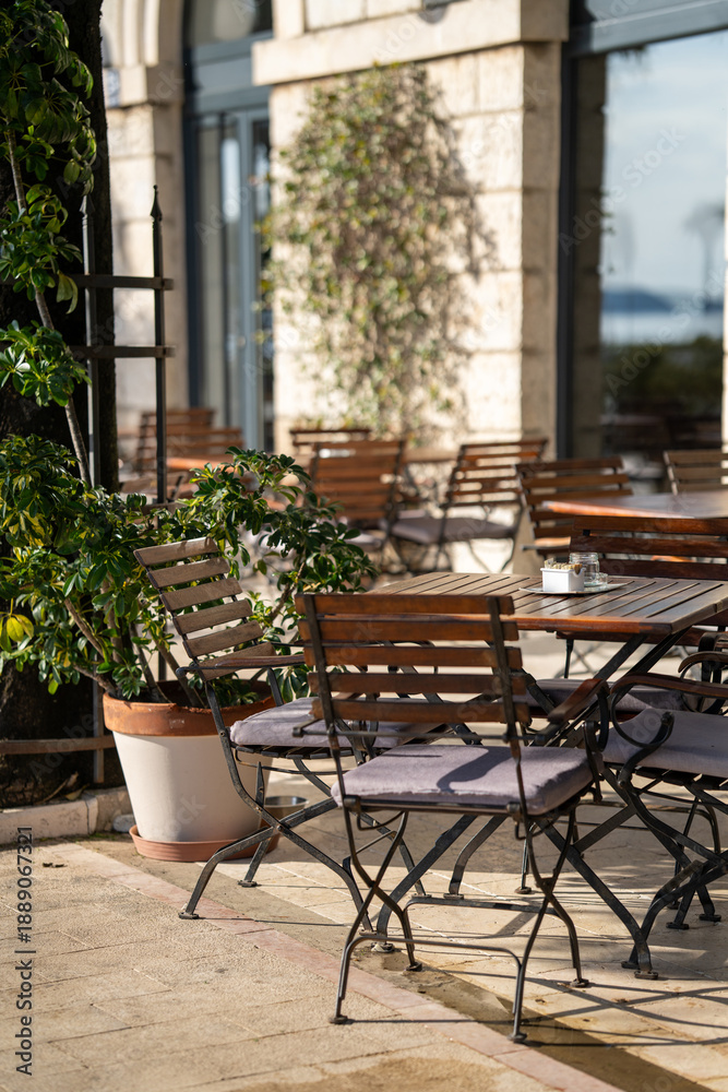 Obraz premium Outdoor cafe on a city street