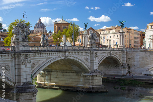 Φωτογραφία Tiber River and Ponte Vittorio Emanuele II Bridge, Rome, Italy