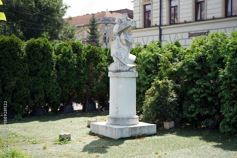 Obraz premium statue in the park