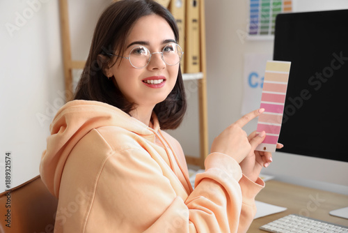 Female interior designer wi...
