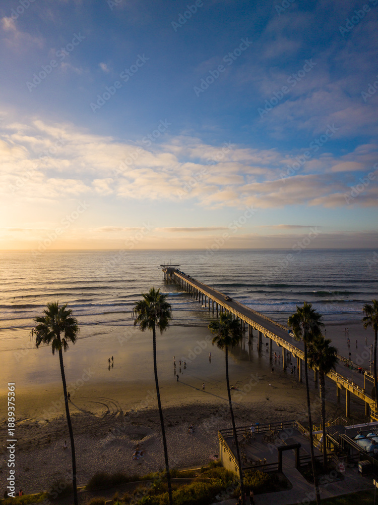 Fototapeta premium Scripps Pier in La Jolla, California at sunset, vertical image