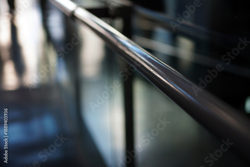 Fotografi Close-up of a shiny metal handrail in an interior space