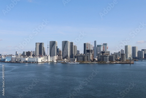 東京ウオーターフロント。レインボーブリッジからの景観。晴海埠頭方面
