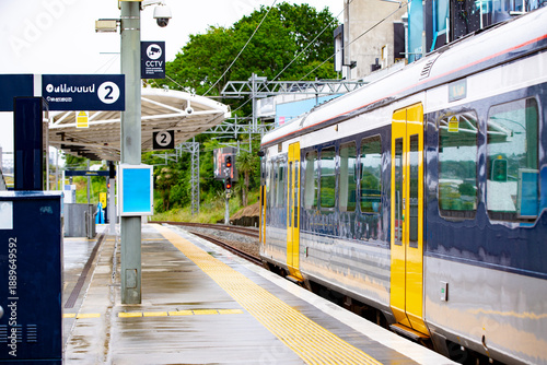A train approach and leaving a platform at an Auckland train station