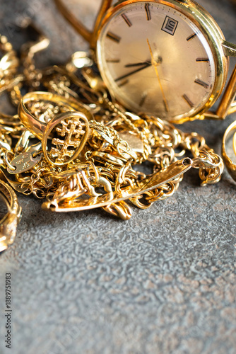 Luxury gold jewelry symbolizes the process of trading precious metals for money, highlighting the concept of selling gold for instant cash.