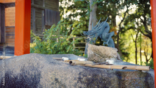 Wallpaper Mural 日本の神社　手水屋 Torontodigital.ca