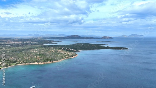 Wallpaper Mural survol de Porto Cervo en Sardaigne près d'Olbia Torontodigital.ca