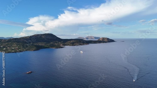 survol de Porto Cervo en Sardaigne près d'Olbia
