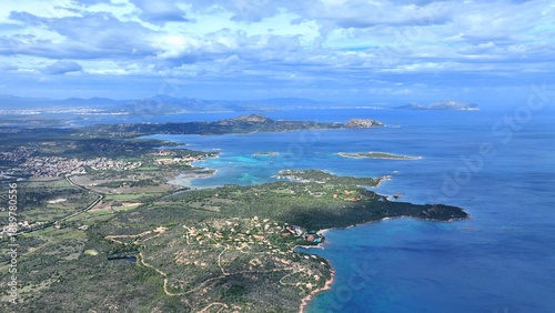 Wallpaper Mural survol de Porto Cervo en Sardaigne près d'Olbia Torontodigital.ca