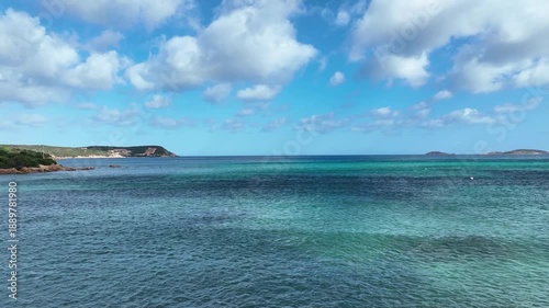 survol de Porto Cervo en Sardaigne près d'Olbia