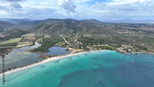 Wallpaper Mural survol de Porto Cervo en Sardaigne près d'Olbia Torontodigital.ca