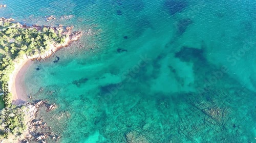 survol de Porto Cervo en Sardaigne près d'Olbia