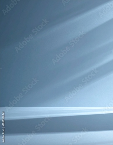 Wallpaper Mural ブルーグレーの背景に、朝のような柔らかな光がゆっくりと広がる抽象背景。
新しい季節の始まりを感じさせる、フレッシュで抑制された光表現。
動きは最小限で滑らか、落ち着きと品格を保った雰囲気。 Torontodigital.ca