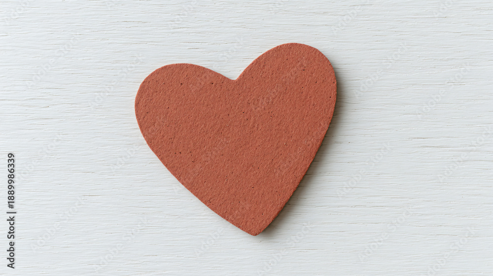 Obraz premium Love symbol red paper heart on white wooden. Minimal concept. Copy space.