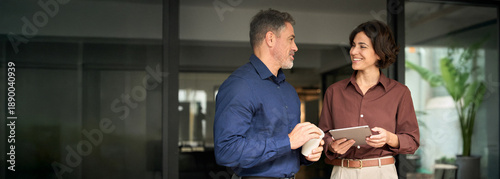 Canvastavla Happy professional smiling businessman and businesswoman having conversation at work