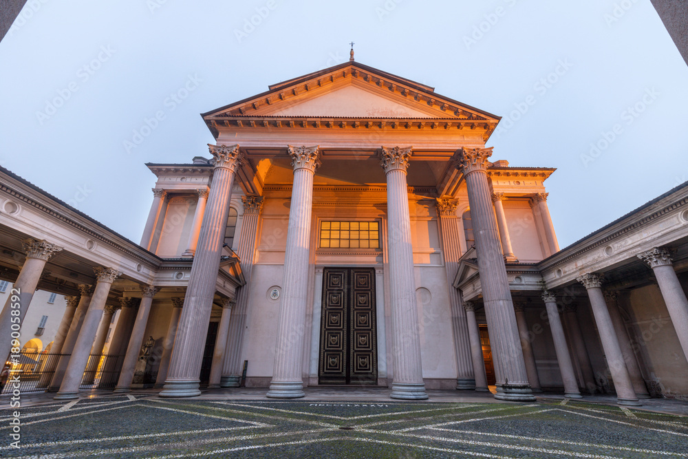 Fototapeta premium Novara - The Cathedral - Cattedrale di santa maria assunta at dusk.