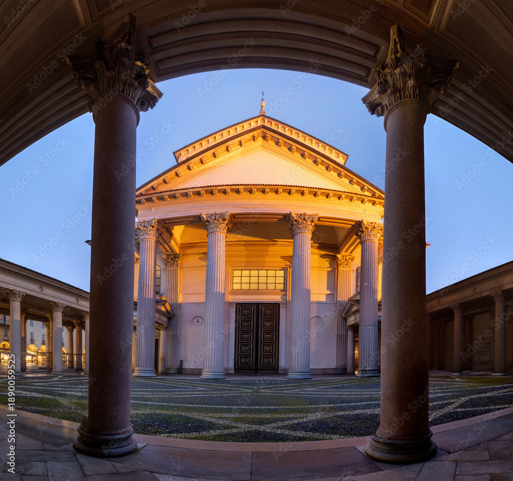 Fototapeta premium Novara - The Cathedral - Cattedrale di santa maria assunta at dusk. 