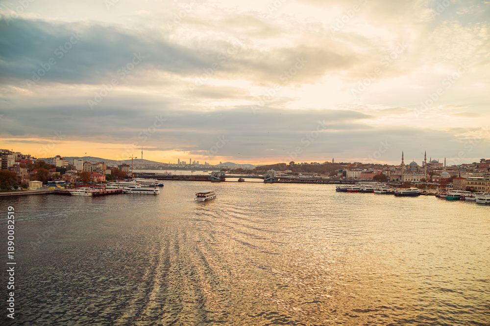 Fototapeta premium Dawn in Istanbul. A panoramic view of the Galata Bridge and Istanbul's Asian side.