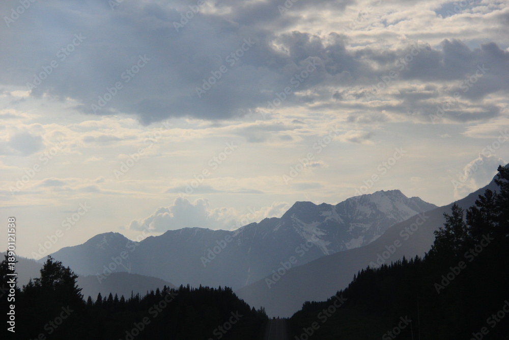 Obraz premium A drive through Jasper, Alberta, Canada and the Rocky Mountains.