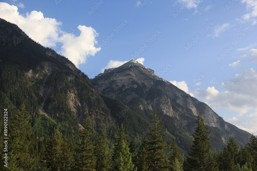 Fototapeta premium A drive through Jasper, Alberta, Canada and the Rocky Mountains.