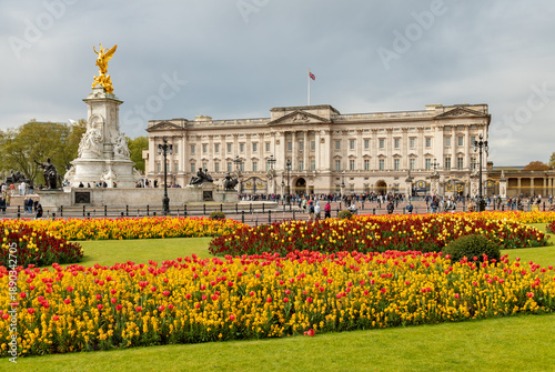 Constitution Hill Memorial Garden, Queen Victoria Memorial and Buckingham Palace
