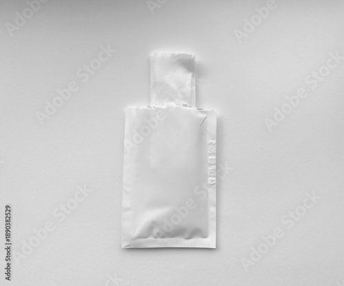 A single wipe sachet, basic, blank