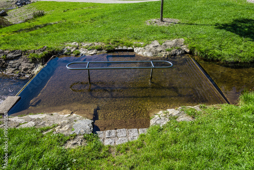 Wasserstretbecken in einer Kneippanalge in Deutschland