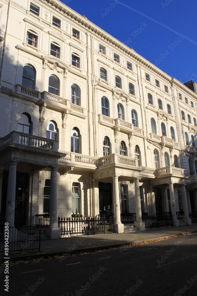 Fototapeta premium Luxury White Classical Apartment Building with Balconies and Ornate Iron Railings in London