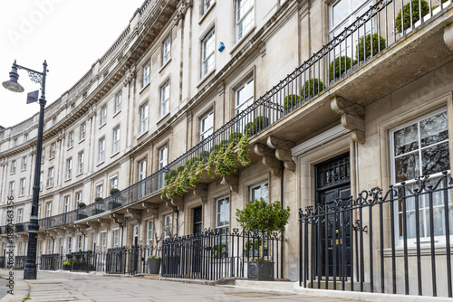 Canvastavla Elegant Curved Architecture of Historic British Terrace Houses