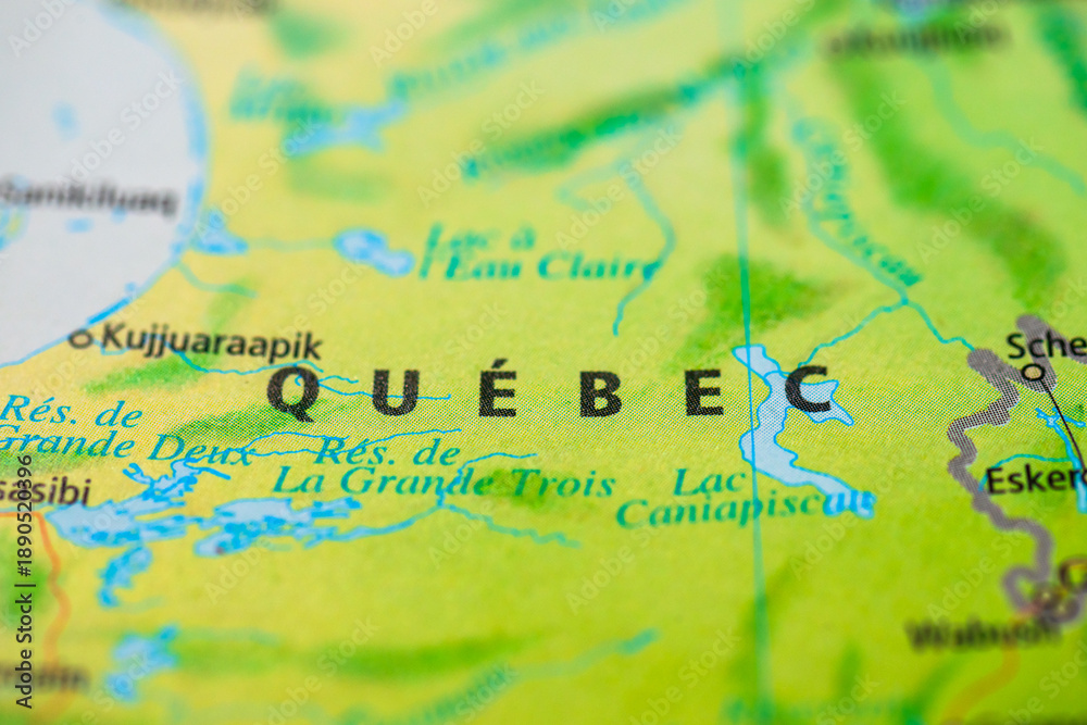 Naklejka premium Close up map view highlighting Quebec province and northern regions.